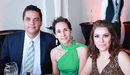  Aldo Zárate, Mariana González y Adriana Zepeda.