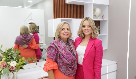  Lilia Cavazos y Alejandra Lozano.