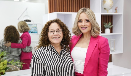  Rosario Vargas y Alejandra Lozano.