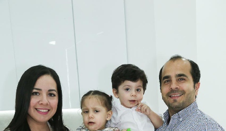 Alan Zaldívar, Melisa Quintanilla, Emma Alicia Quintanilla, Diego y Eva María Zaldívar.