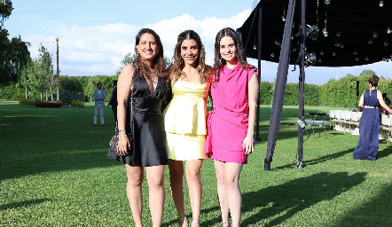  Laura, Ana Ceci y Valeria.