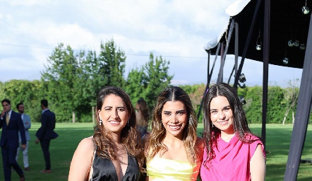  Laura, Ana Ceci y Valeria.