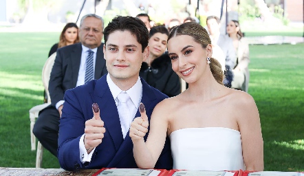  Alex Ramírez y Estefanía Calvillo.