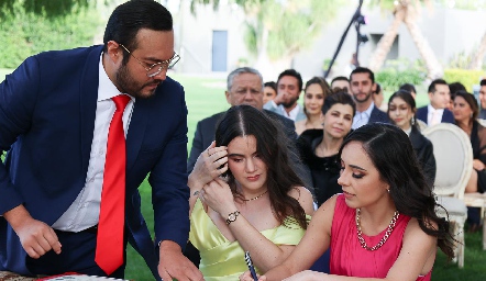  Ana Lara firmando de testigo.