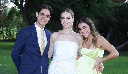  Joaquín Gómez, Estefanía Calvillo y Ana Ceci.