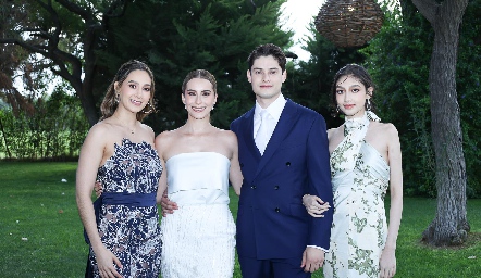  Romina, Estefanía, Alex y Sarah.