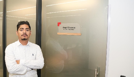  Ángel Cisneros.