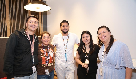 Jesús Suárez, Carla Barrios, Eduardo García, Diana Martell y Mireya Martínez.