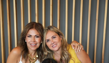  Adriana Rueda, Beatriz Villegas y Claudia Artolózaga.