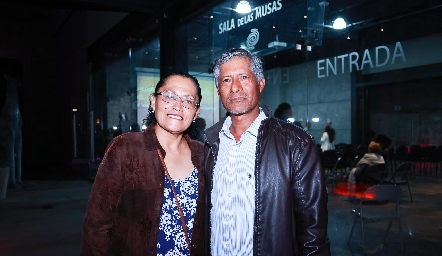  Martín Colchado y Lupita Martínez, traductores del libro al náhuatl.
