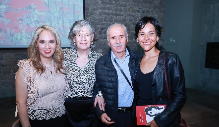  Sofía Orozco, Magdalena de Orozco, Raúl Orozco y Mariana Goldaracena.