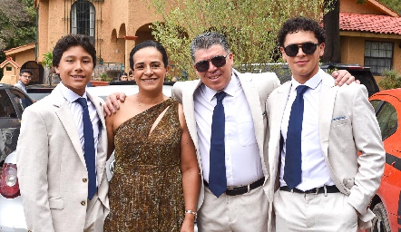  Francisco Gallegos, Minerva Nava, Francisco Gallegos y Diego Gallegos.