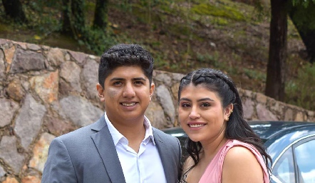  Erick Flores y Anette Mexquitic.