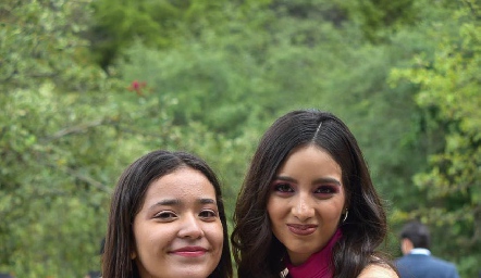  Montserrat de la Torre  y Camila Salinas.