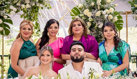  Cinthia Salinas, Gris Salinas, Yolanda Flores, Wendy Salinas, Dani Leyva y Leo Salinas.
