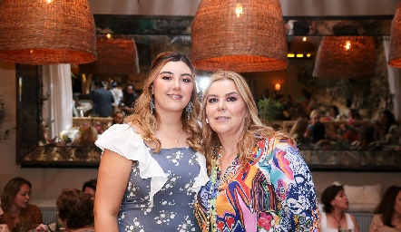  Ana Gaby Motilla con su mamá Gabriela Lozano.