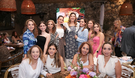  Ana Gaby Motilla con la familia Gaviño.