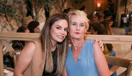  Arlette Robles y Güera Valle.