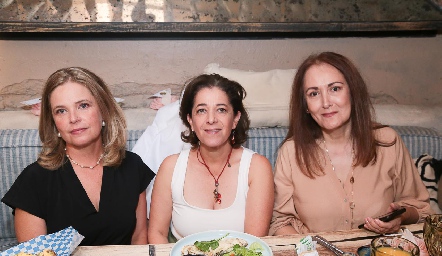  Eva Anaya, Laura Nieto y Laura del Pozo.