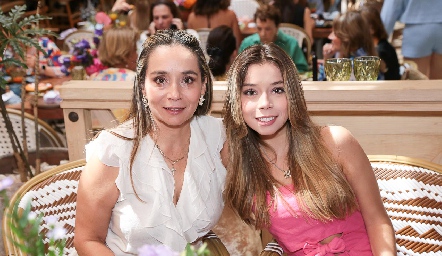  Yolanda Álvarez y Natalia Gaviño.
