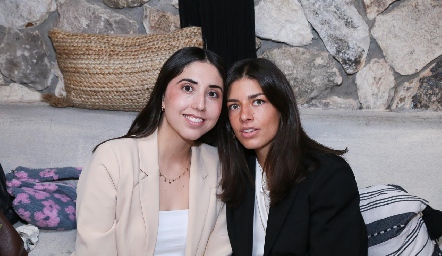  María de la Torre y Ana Lucía Díaz.