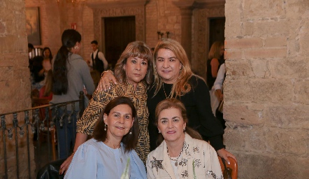  Gaby Enríquez, Carmenchu, Luchi Castelo y Adriana Carrera.