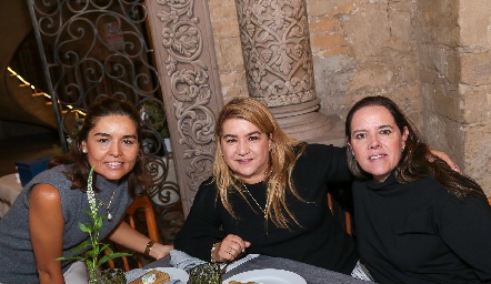  Lorena, Carmenchu y Pili.