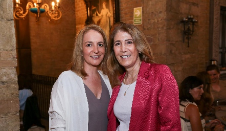  Claudia Carpizo y Mónica Hernández.