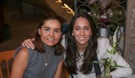  Lorena y Tatina Torres.