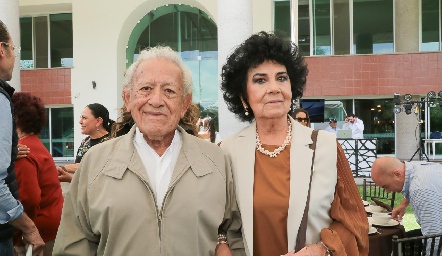  Héctor Gutiérrez y Delia Gutiérrez.