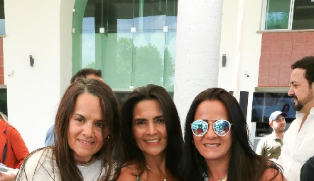  Roxana Gutiérrez, Carla Gutiérrez, Syndhi Gutiérrez y Héctor Gutiérrez.