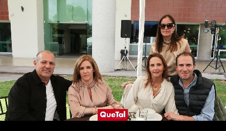  Omar Gutiérrez, Nohemí Sampere, Cristina Villalobos, Paola Soto y Luis Nava.