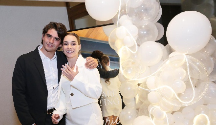  Juan Pablo Leiva y Mari Del Valle se comprometieron en matrimonio.