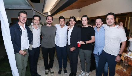  Juan Pablo Leiva con sus mejores amigos.