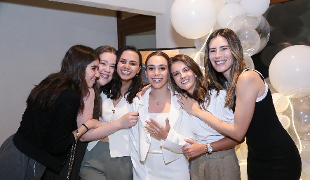  Karina Alcalde, Mari Carmen Mendizábal, Arantxa Pérez, Mari Del Valle, Melisa Meade y Laura Ortuño.