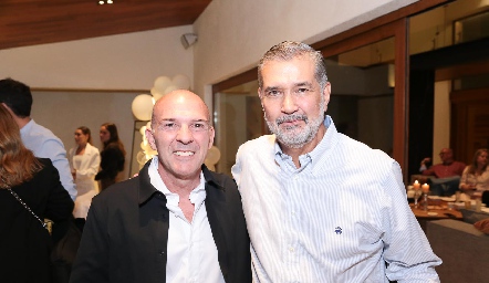  Gerardo Del Valle y José Luis Leiva, papás de los novios.
