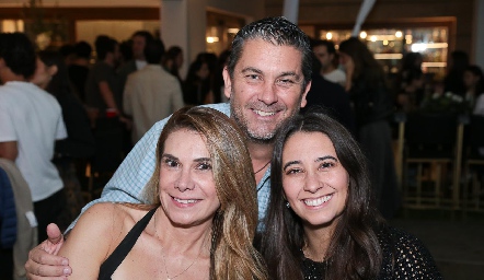  Estefanía Velasco, Alejandro Martínez y Sofía Leiva.