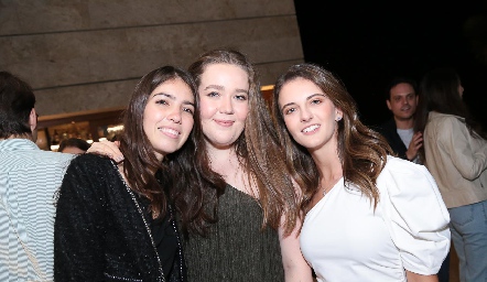  Karina Alcalde, Mari Carmen Mendizábal y Melisa Meade.