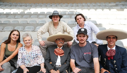  Diego Bárcena, Rodrigo Malo, Camila Bárcena, Martha Carolina Lozano, Carlos Malo Barragán, Andrés Bárcena y Carlos Malo Veliz.