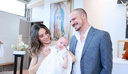  Adri de la Maza y Patricio Valle con su sobrino Sebastián.
