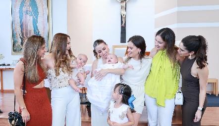  Conchita Stahl, Bere Leos, Ana Gaby Ibarra, Sebastián Valle, Lau Benitez, Dani Castro, Ana Karen Ibarra y Martina Valle.