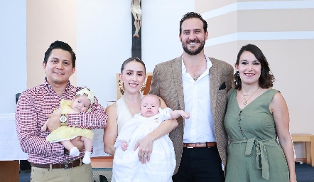  Julio Tabales, Ana Gaby Ibarra, Ro Valle y Fer Atisha con Sebastián.