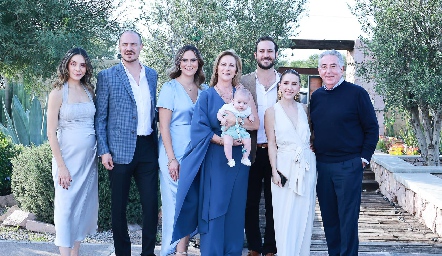  Adri de la Maza, Patricio Valle, Eugenia Valle, Maru Bárcena, Sebastián Valle, Rodrigo Valle, Ana Gaby Ibarra y Gabriel Sanders.