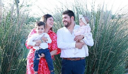  Male Estrada, Regina González, Félix González y José Miguel González.