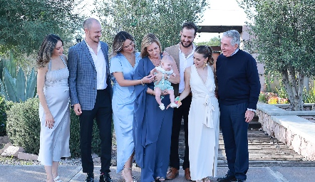  Adri de la Maza, Patricio Valle, Eugenia Valle, Maru Bárcena, Sebastián Valle, Rodrigo Valle, Ana Gaby Ibarra y  Gabriel Sanders.
