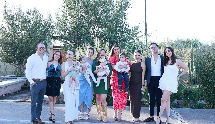  Toño Estrada López, Andrea López, Ana Gaby Ibarra, Carla Ibarra, Ale Olguín, Male Estrada, Ana Karen Ibarra, Sebastián López y Paulina López.