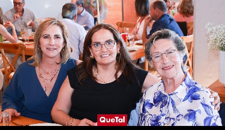  Maru Bárcena, Gabriela Villanueva y María Eugenia de Bárcena.