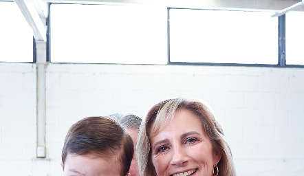  Maru Bárcena con su nieto Nicolás Valle.