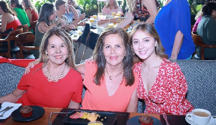  María del Socorro Olvera, Lucy Olvera y Mariana Gallardo.
