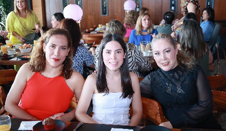  Gabriela Armendáriz, Priscila Luévano y Marcela Armendáriz.